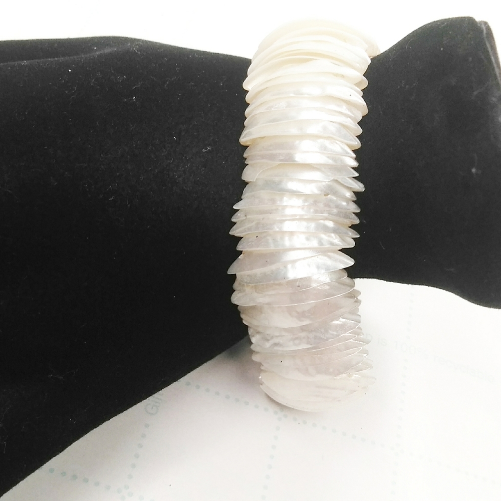 5/$25 Mother of Pearl Stretch Bracelet